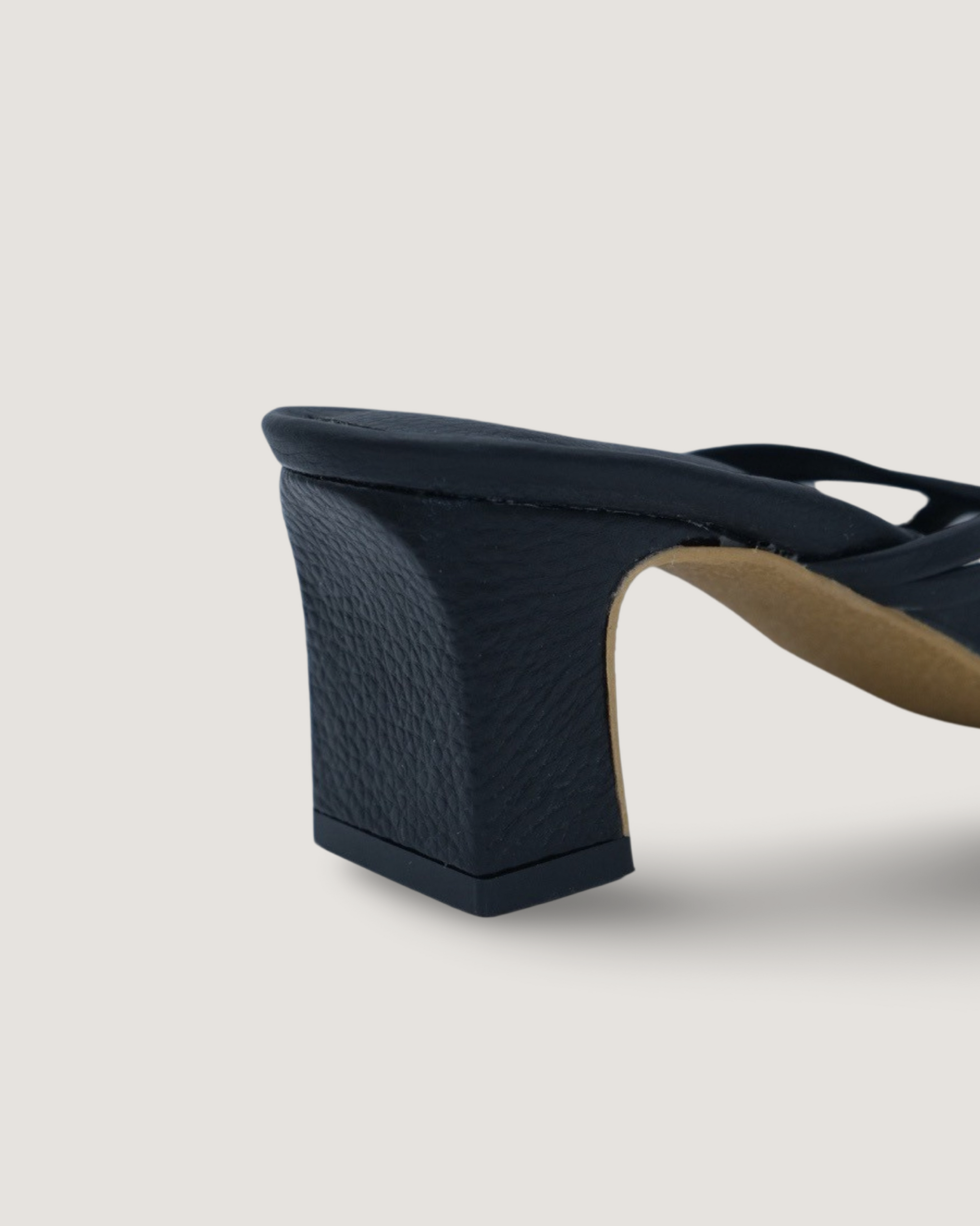 Estelle, Black - MALZEC